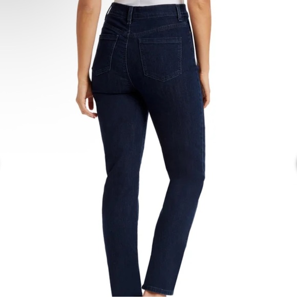 Gloria Vanderbilt Dark Blue Jeans👖 - Picture 2 of 5